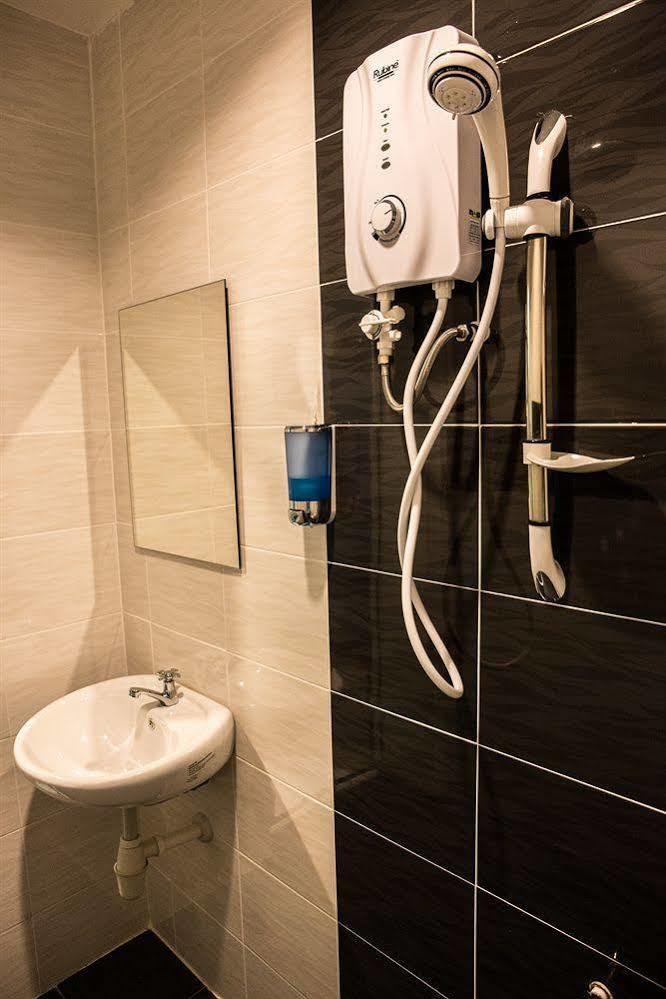De Jaya Hotel Петалинг-Джая Экстерьер фото