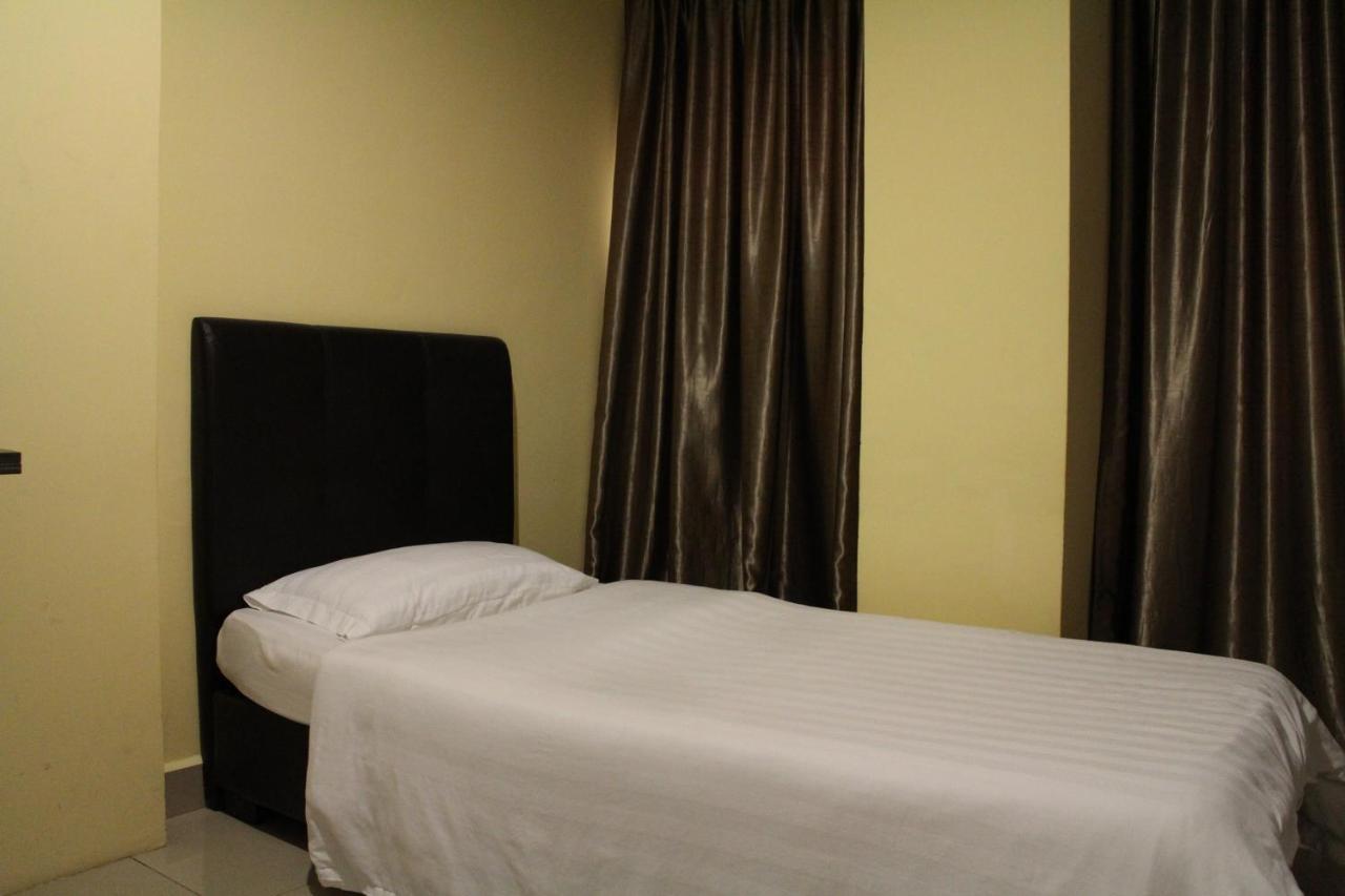 De Jaya Hotel Петалинг-Джая Экстерьер фото